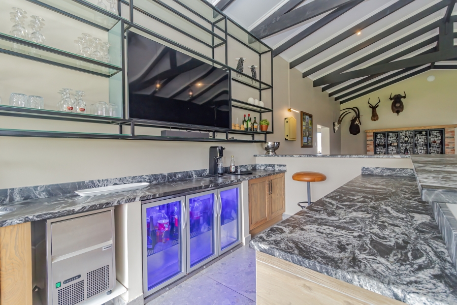 6 Bedroom Property for Sale in Heatherlands Western Cape